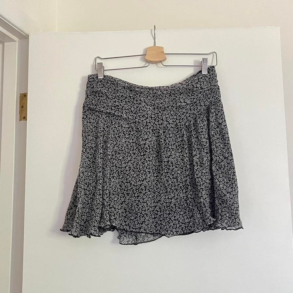 Express black and‎ white floral skirt in size 10